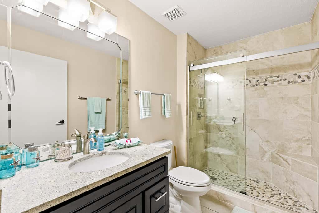 Exclusive 3BR condo: Pools, hot tub, beach