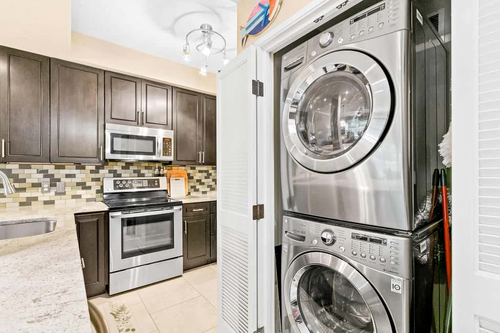 Exclusive 3BR condo: Pools, hot tub, beach