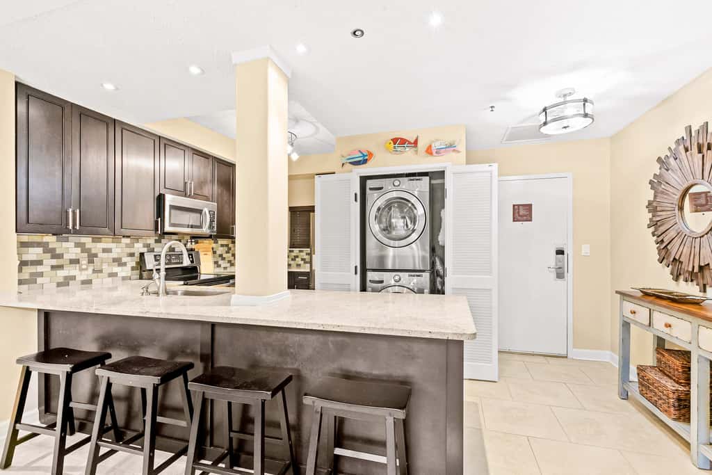 Exclusive 3BR condo: Pools, hot tub, beach