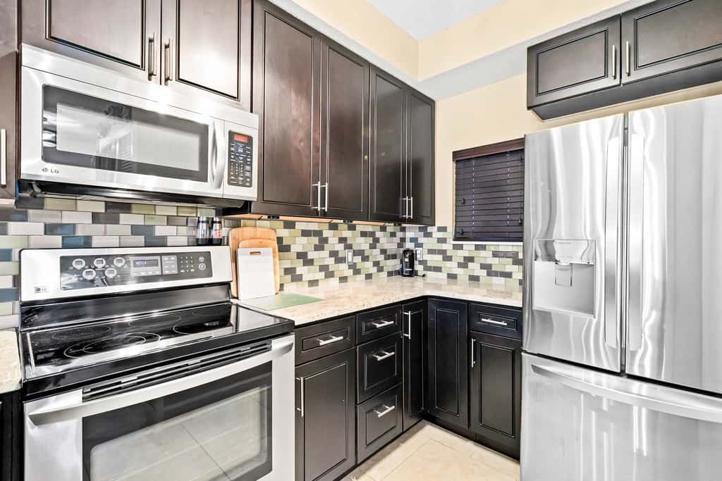 Exclusive 3BR condo: Pools, hot tub, beach