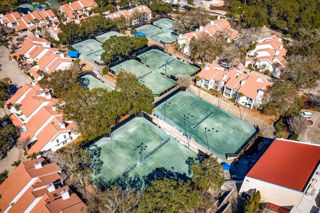 Exclusive 3BR condo: Pools, hot tub, beach