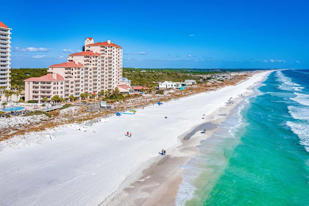 Exclusive 3BR condo: Pools, hot tub, beach