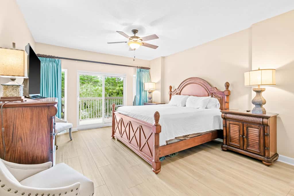 Exclusive 3BR condo: Pools, hot tub, beach