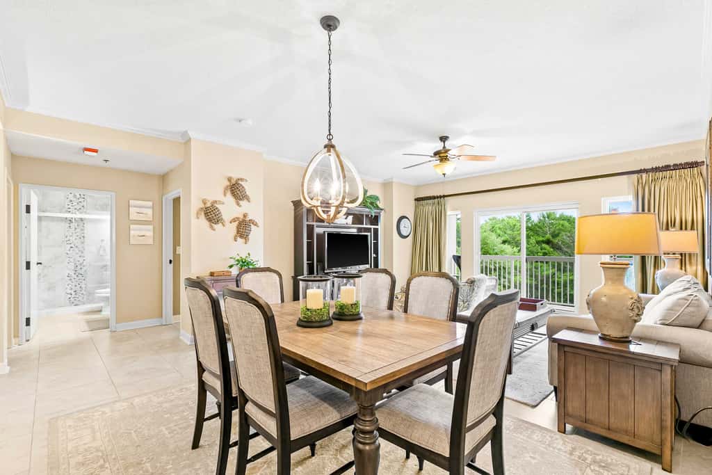Exclusive 3BR condo: Pools, hot tub, beach
