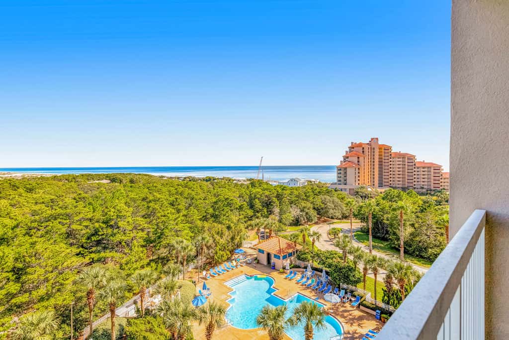 Gulf-view studio for 2 with pool access