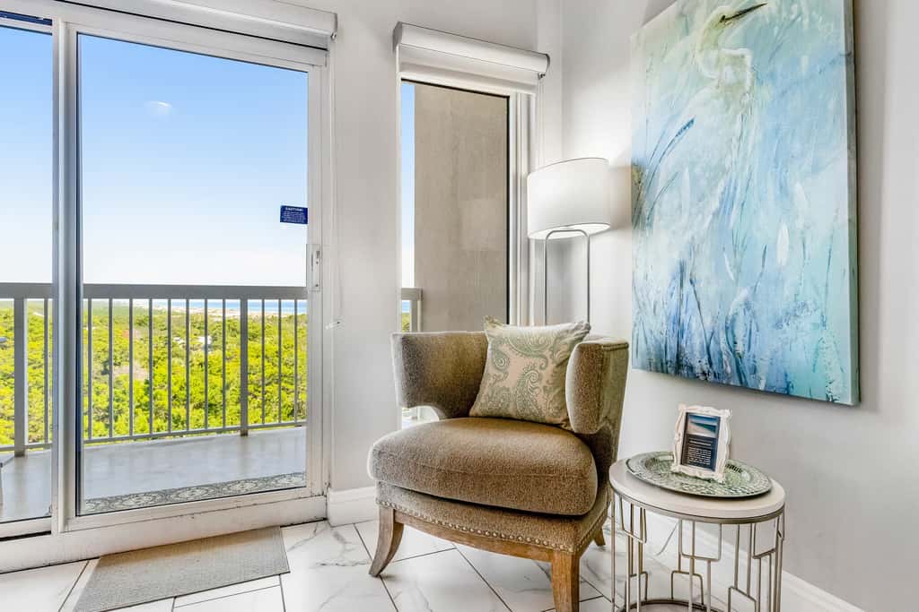Gulf-view studio for 2 with pool access