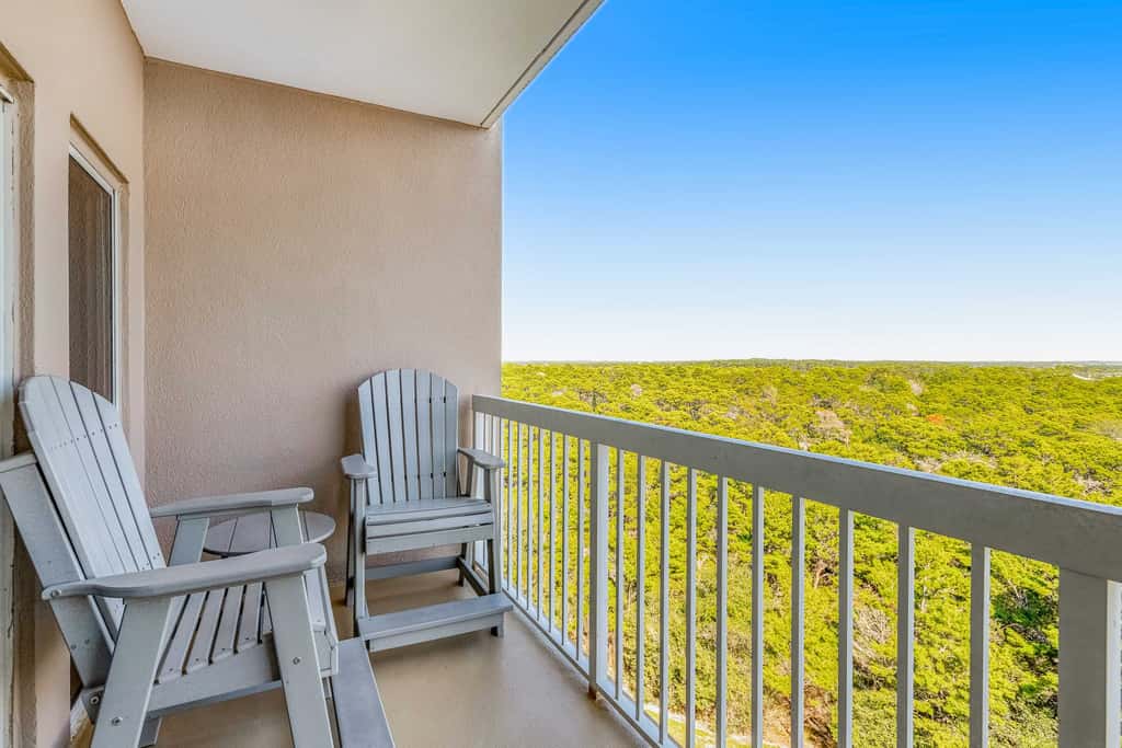 Gulf-view studio for 2 with pool access