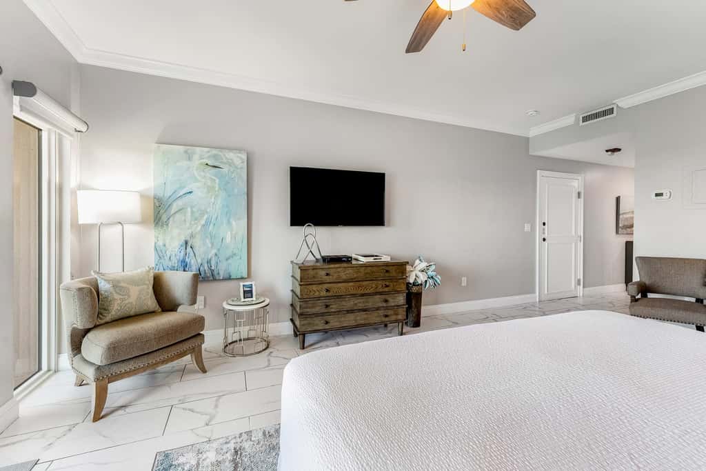 Gulf-view studio for 2 with pool access