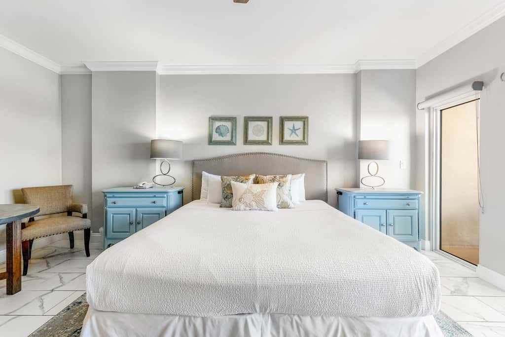 Gulf-view studio for 2 with pool access