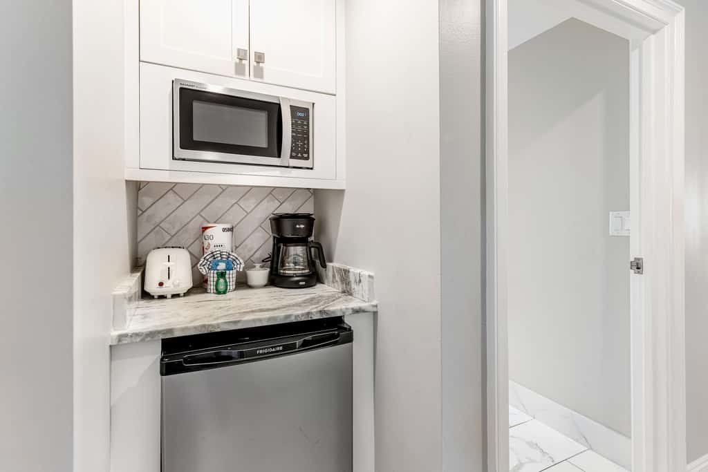 Gulf-view studio for 2 with pool access