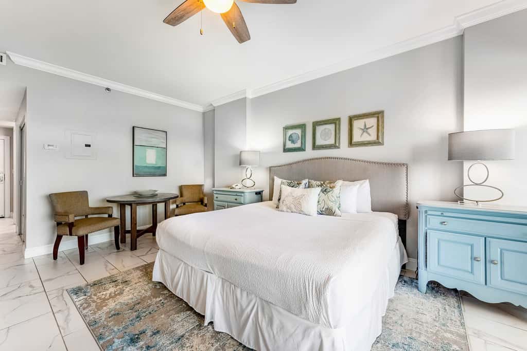 Gulf-view studio for 2 with pool access