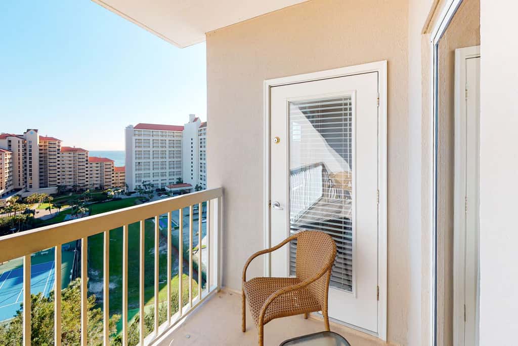 2BR Gulf view, private balcony, pool access