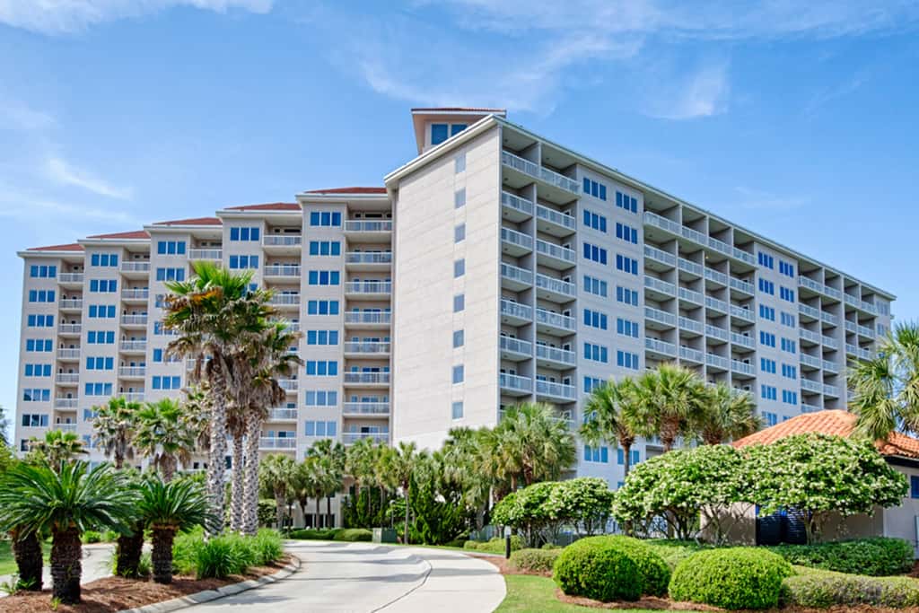 2BR Gulf view, private balcony, pool access