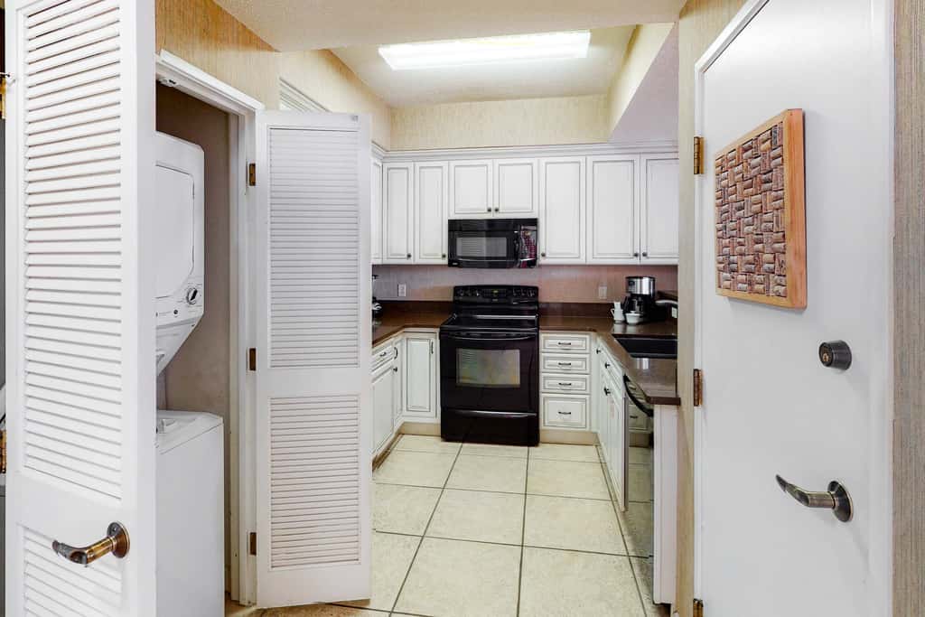2BR Gulf view, private balcony, pool access