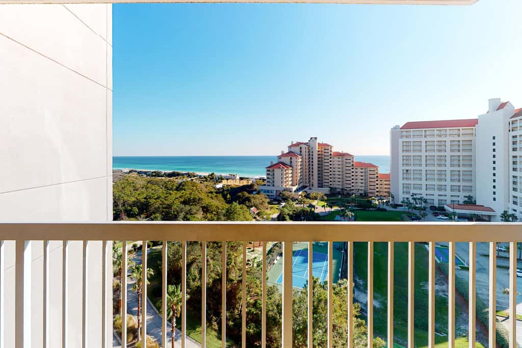 2BR Gulf view, private balcony, pool access