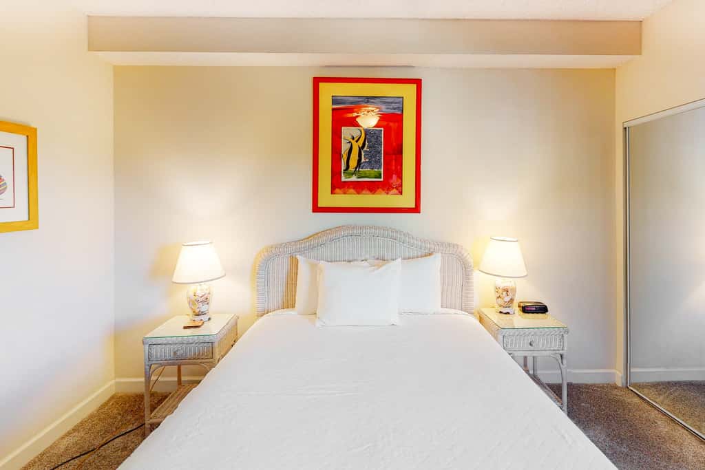 2BR Gulf view, private balcony, pool access