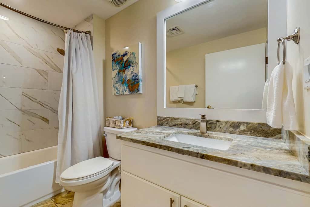 Exclusive Gulf Views: 2BR Beachfront Oasis