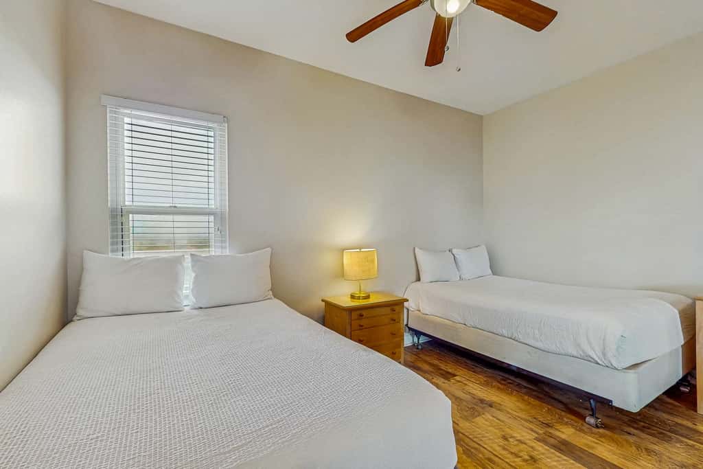 Exclusive Gulf Views: 2BR Beachfront Oasis