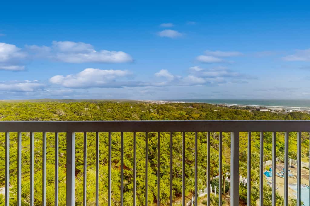 Exclusive Gulf Views: 2BR Beachfront Oasis