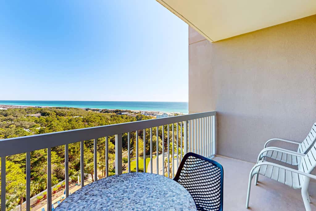 Exclusive studio: balcony, pool, hot tub
