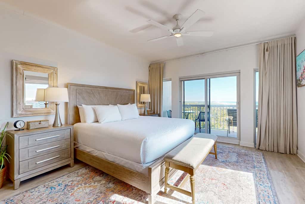 Exclusive studio: balcony, pool, hot tub