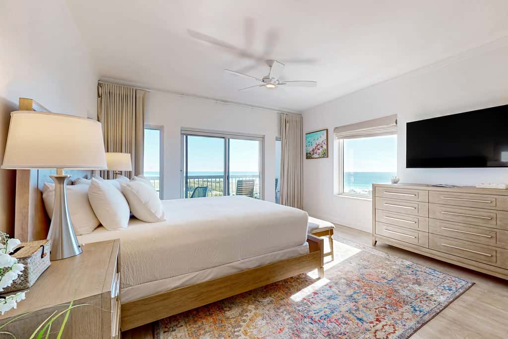Exclusive studio: balcony, pool, hot tub