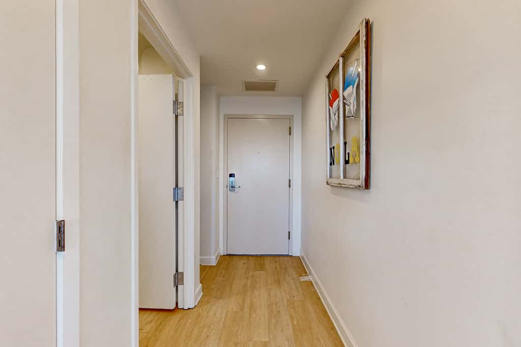 Exclusive studio: balcony, pool, hot tub