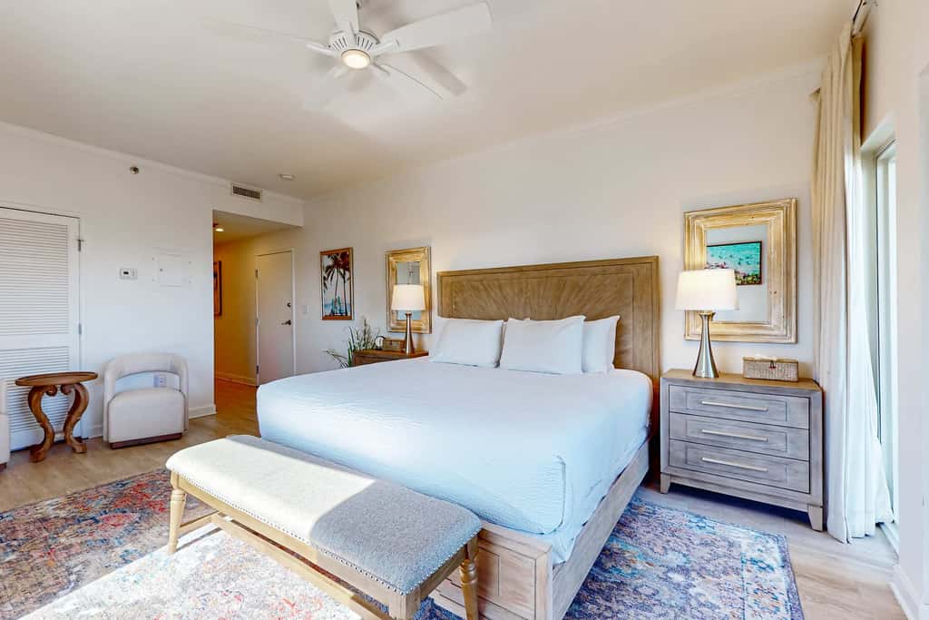 Exclusive studio: balcony, pool, hot tub