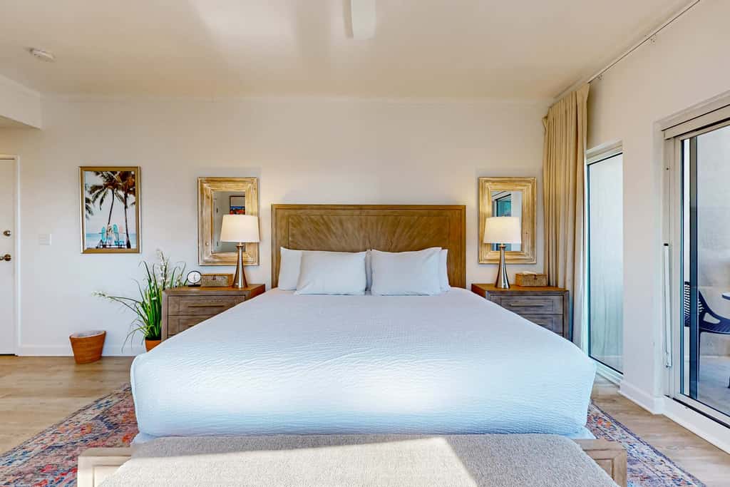 Exclusive studio: balcony, pool, hot tub