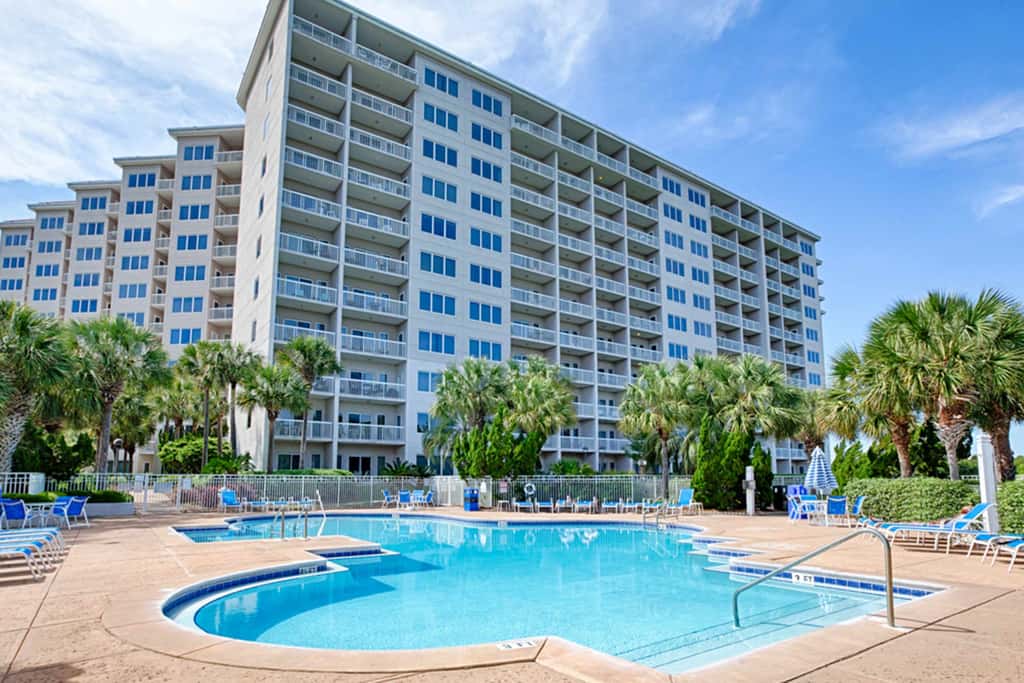Exclusive studio: balcony, pool, hot tub