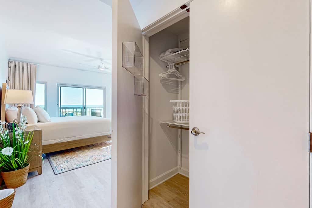 Exclusive studio: balcony, pool, hot tub