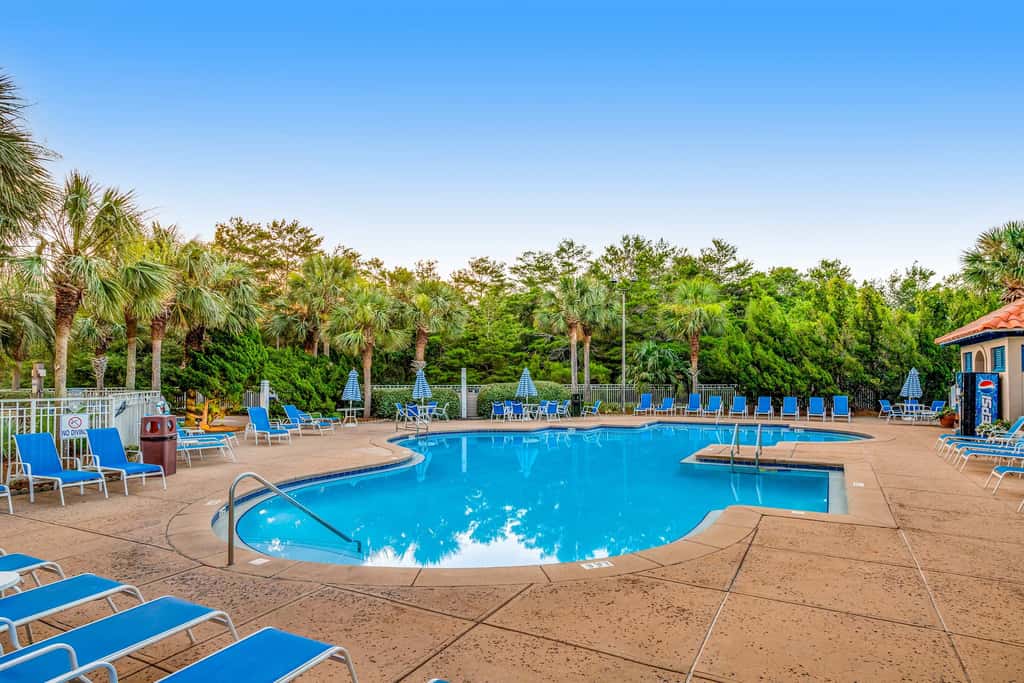 Exclusive studio: balcony, pool, hot tub