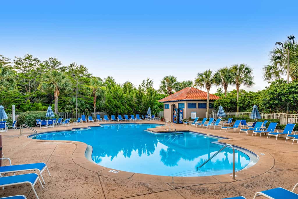Exclusive studio: balcony, pool, hot tub