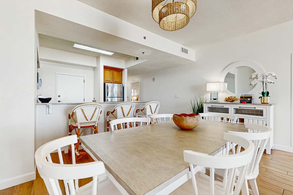 Private Gulf-front condo with resort amenities