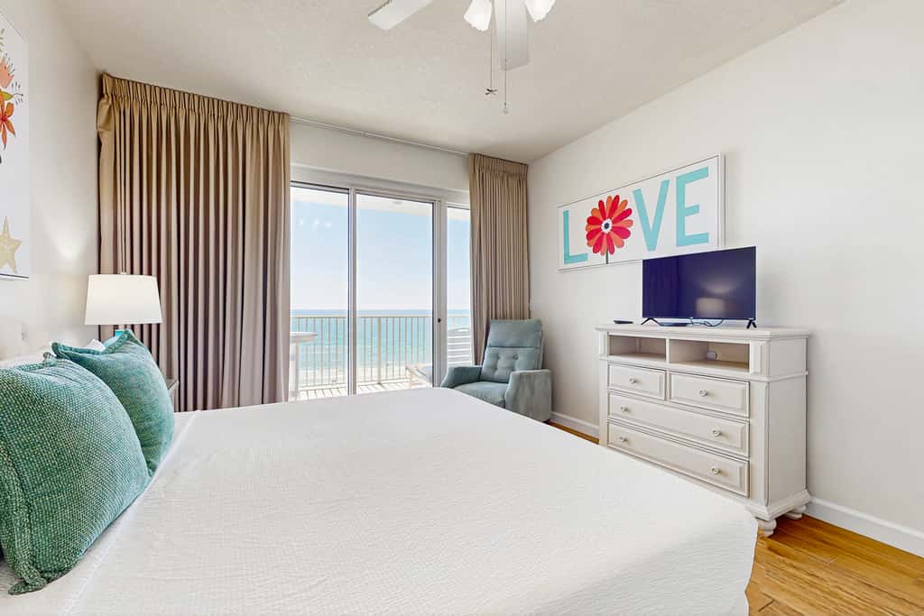 Private Gulf-front condo with resort amenities