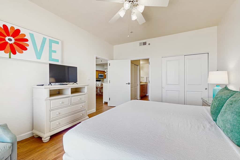 Private Gulf-front condo with resort amenities