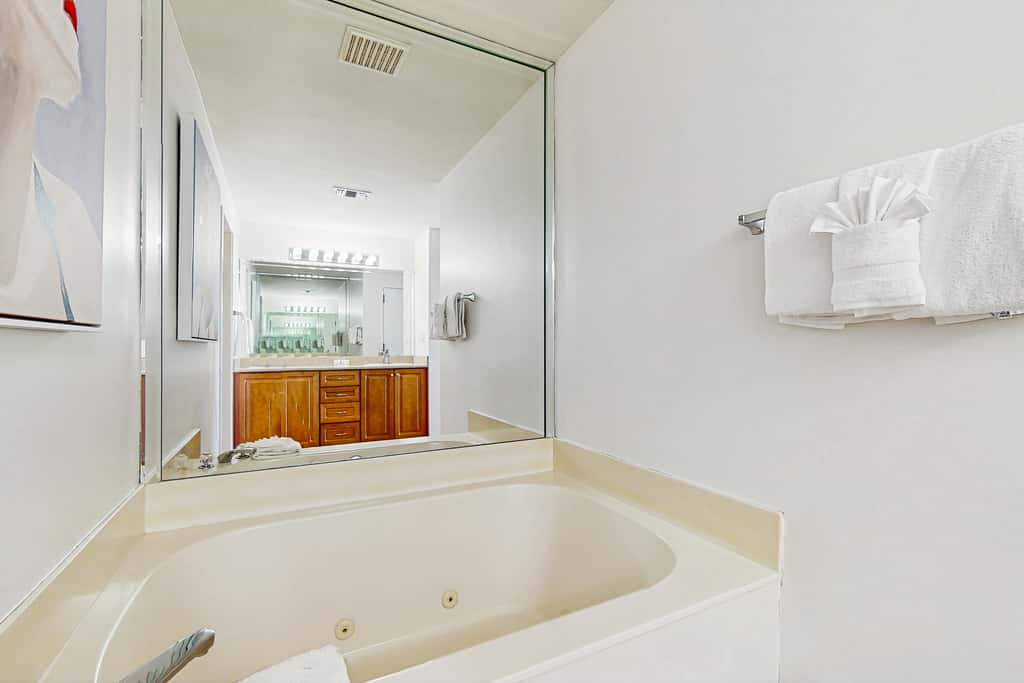 Private Gulf-front condo with resort amenities