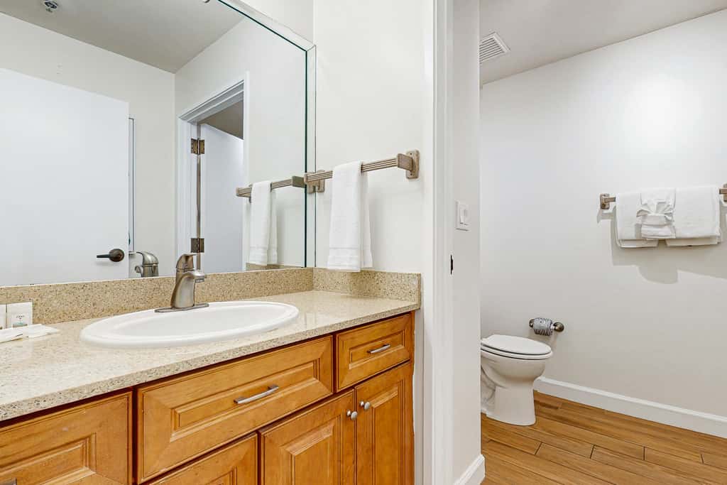 Private Gulf-front condo with resort amenities