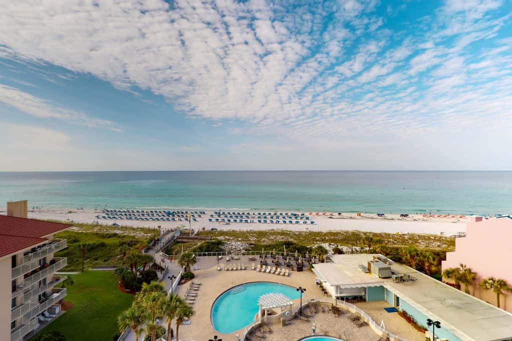 Private Gulf-front condo with resort amenities