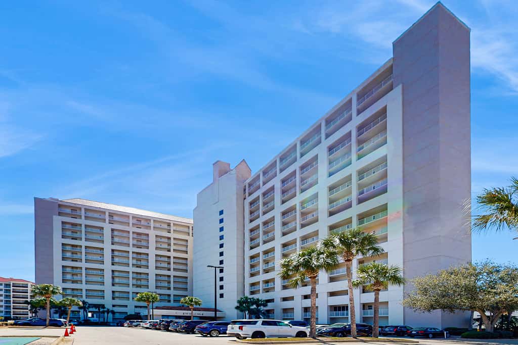 Private Gulf-front condo with resort amenities
