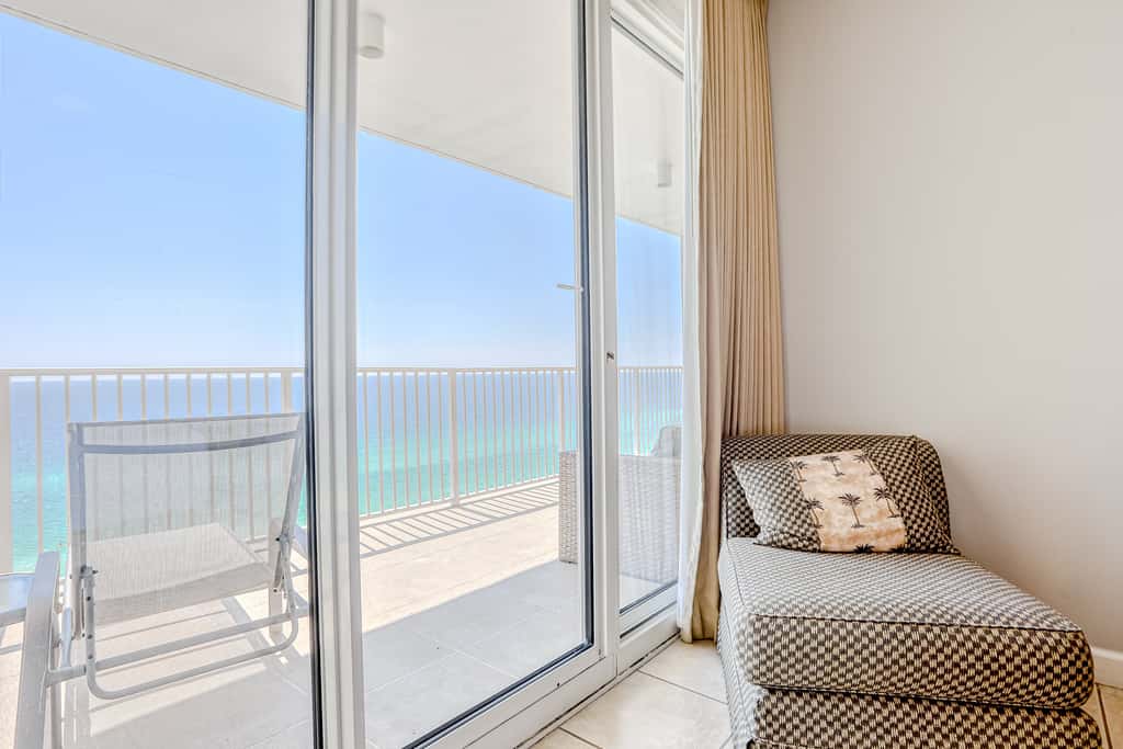 2BR condo w/ ocean views & private balcony