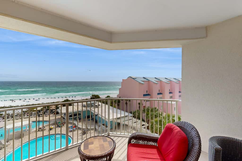3BR beachfront condo with Gulf views