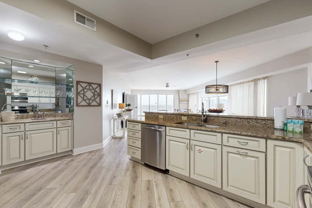 3BR beachfront condo with Gulf views