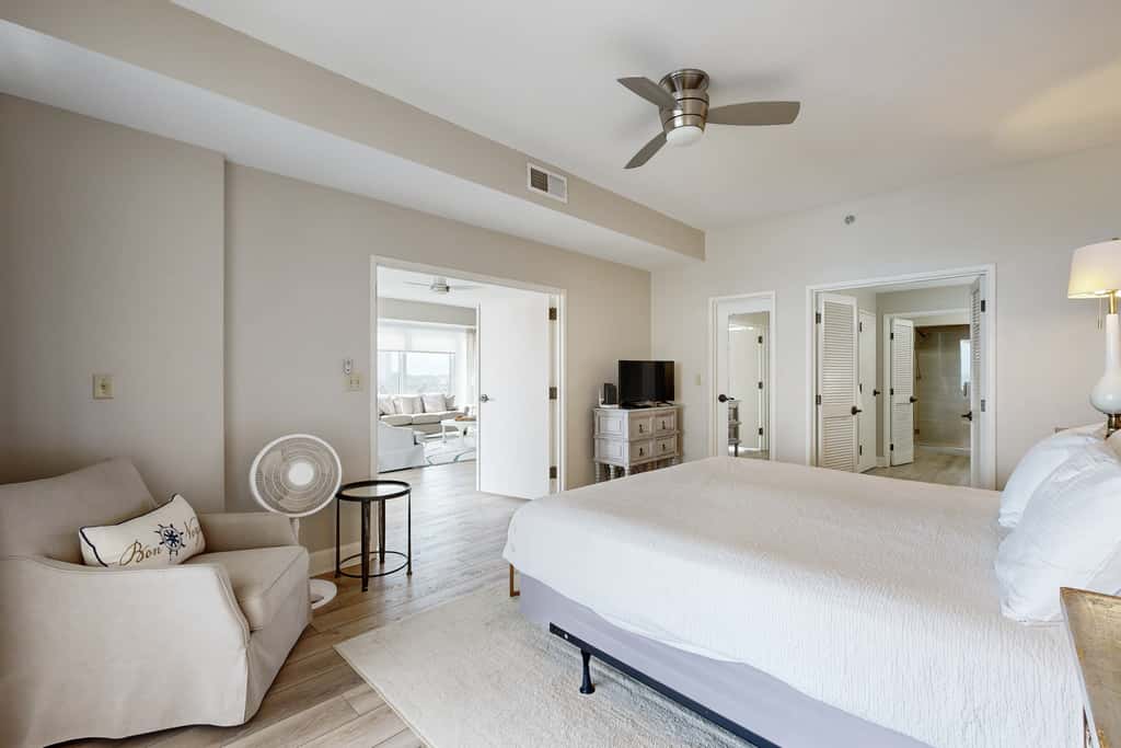 3BR beachfront condo with Gulf views