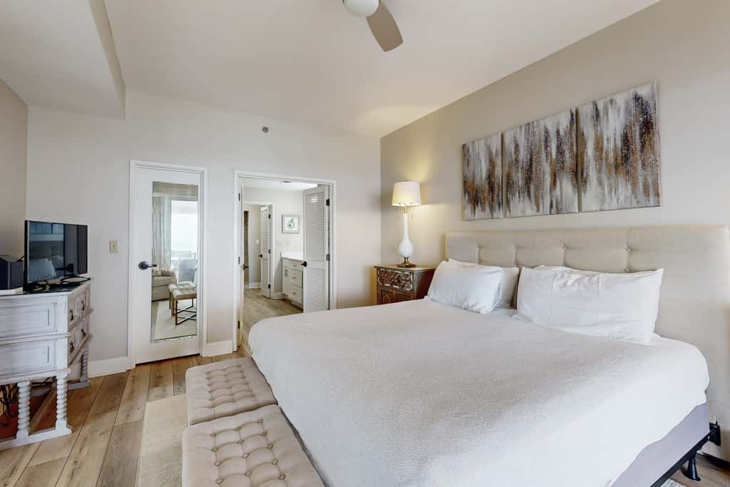 3BR beachfront condo with Gulf views