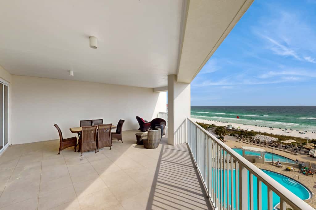 3BR beachfront condo with Gulf views
