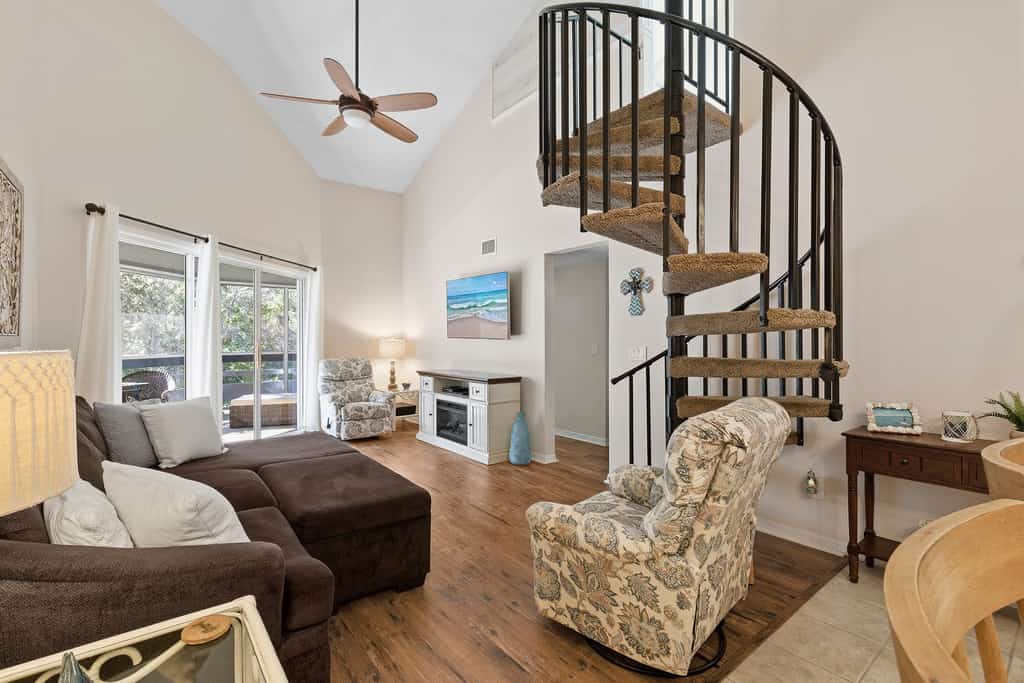Spacious 2‑Story Veranda w/ Balcony, Walk to Beach, Pools & Tennis