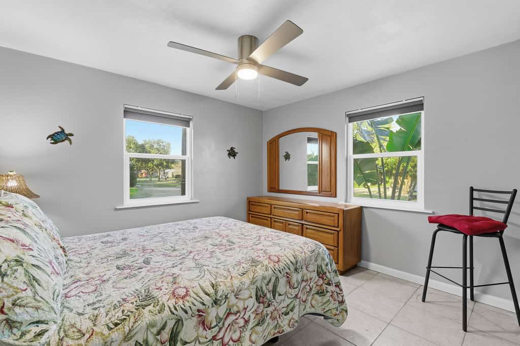Charming Pet-Friendly 2BR + Sleeper Sofa + Near Beach Drive