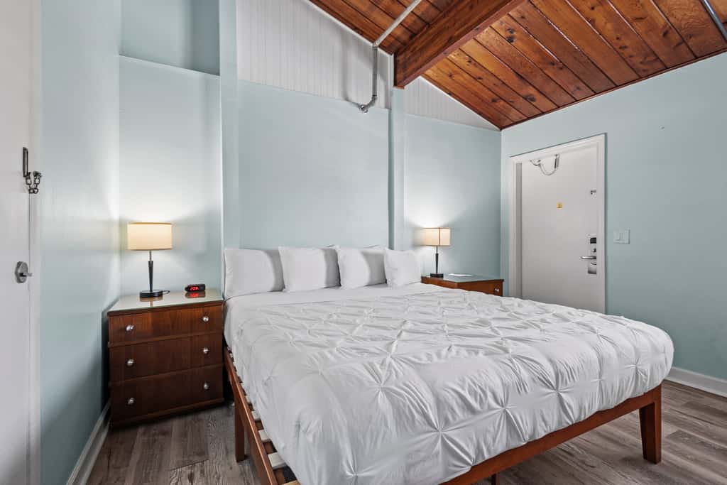 Oceanfront Inn Room #15- Inlet View- King Bed