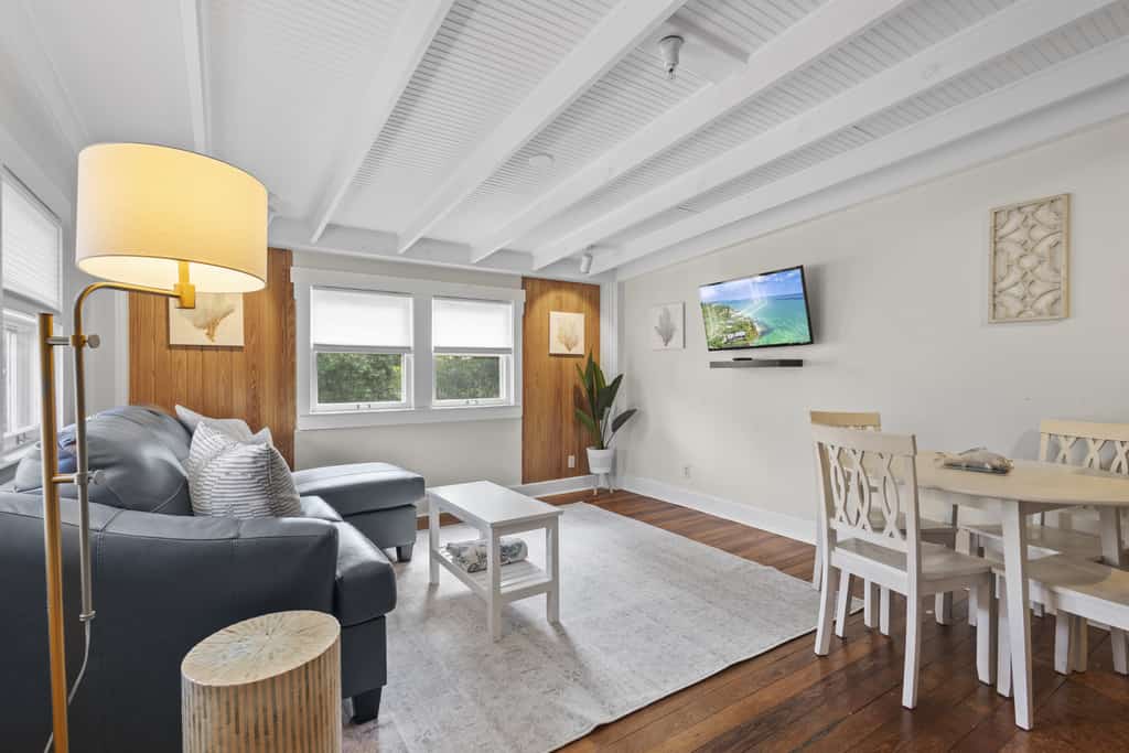 Historic & Stylish 1-Bedroom Apartment in the Heart of Downtown Fort Pierce